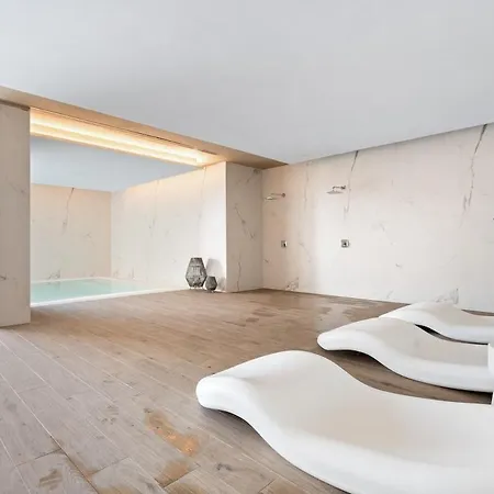 아파트 Oasis 325 With Private Garden & Wellnes 에스테포나