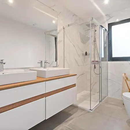 Oasis 325 With Private Garden & Wellnes Apartman