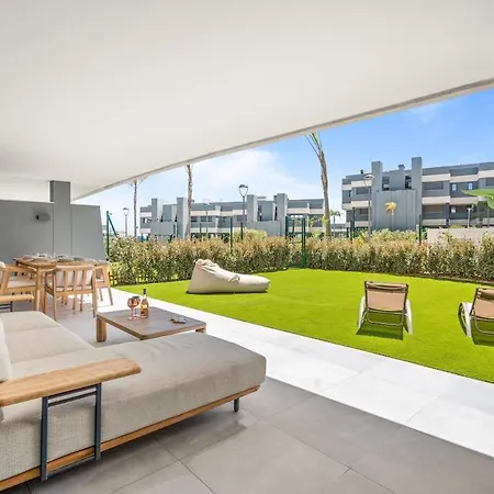 Oasis 325 With Private Garden & Wellnes Apartmán
