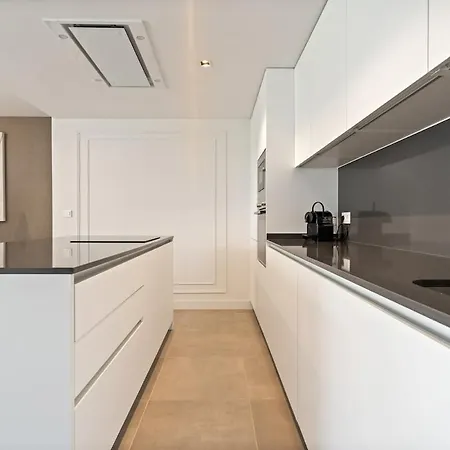 Oasis 325 With Private Garden & Wellnes * Estepona