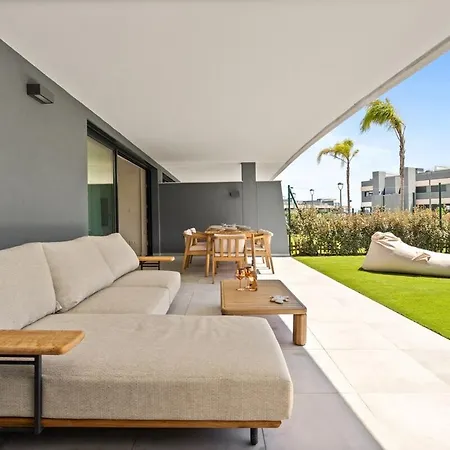 Oasis 325 With Private Garden & Wellnes Apartman Estepona