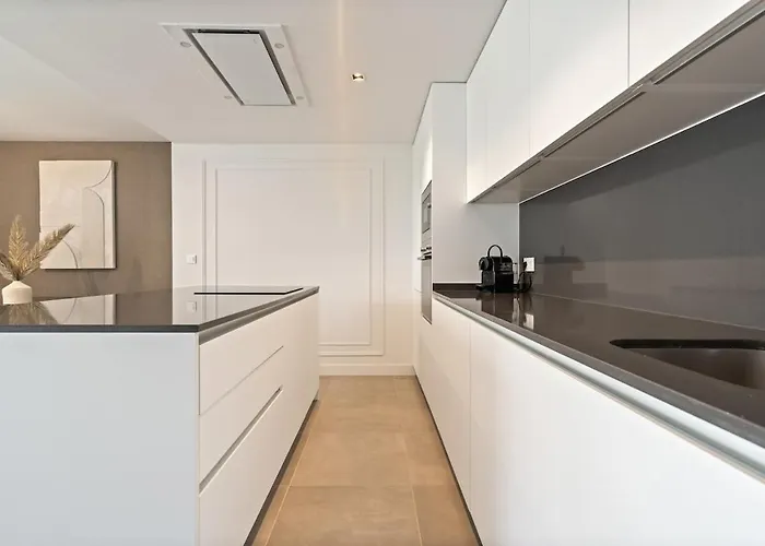 Oasis 325 With Private Garden & Wellnes * Estepona